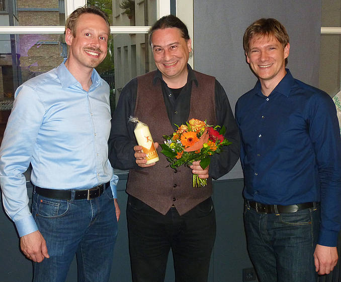 Martin Merkle (links) und Robert Klima (rechts) gratulieren dem neuen Rechtsträgervorsitzenden Johannes Baum.