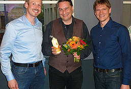 Martin Merkle (links) und Robert Klima (rechts) gratulieren dem neuen Rechtsträgervorsitzenden Johannes Baum.