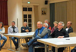 Viel Lust am Diskutieren hatten die Gäste des politischen Abends der KF Ergenzingen. Bild: Hofrichter