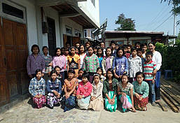Die Schülerinnen und Schüler der Kolpingschule in der Diözese Loikaw