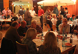 Gemütliche Atmosphäre ist garantiert beim Weinfest im Gemeindehaus St. Josef – dieses Jahr am 24. Oktober. Bil: KF Tuttlingen