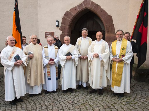 Klaus Konrad (vierter von links) feierte den 25. Jahrestag seiner Weihe zum Diakon. Bild: Schwarzwälder Bote